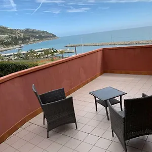 baia-dei-gabbiani.hotelitalianriviera.com/